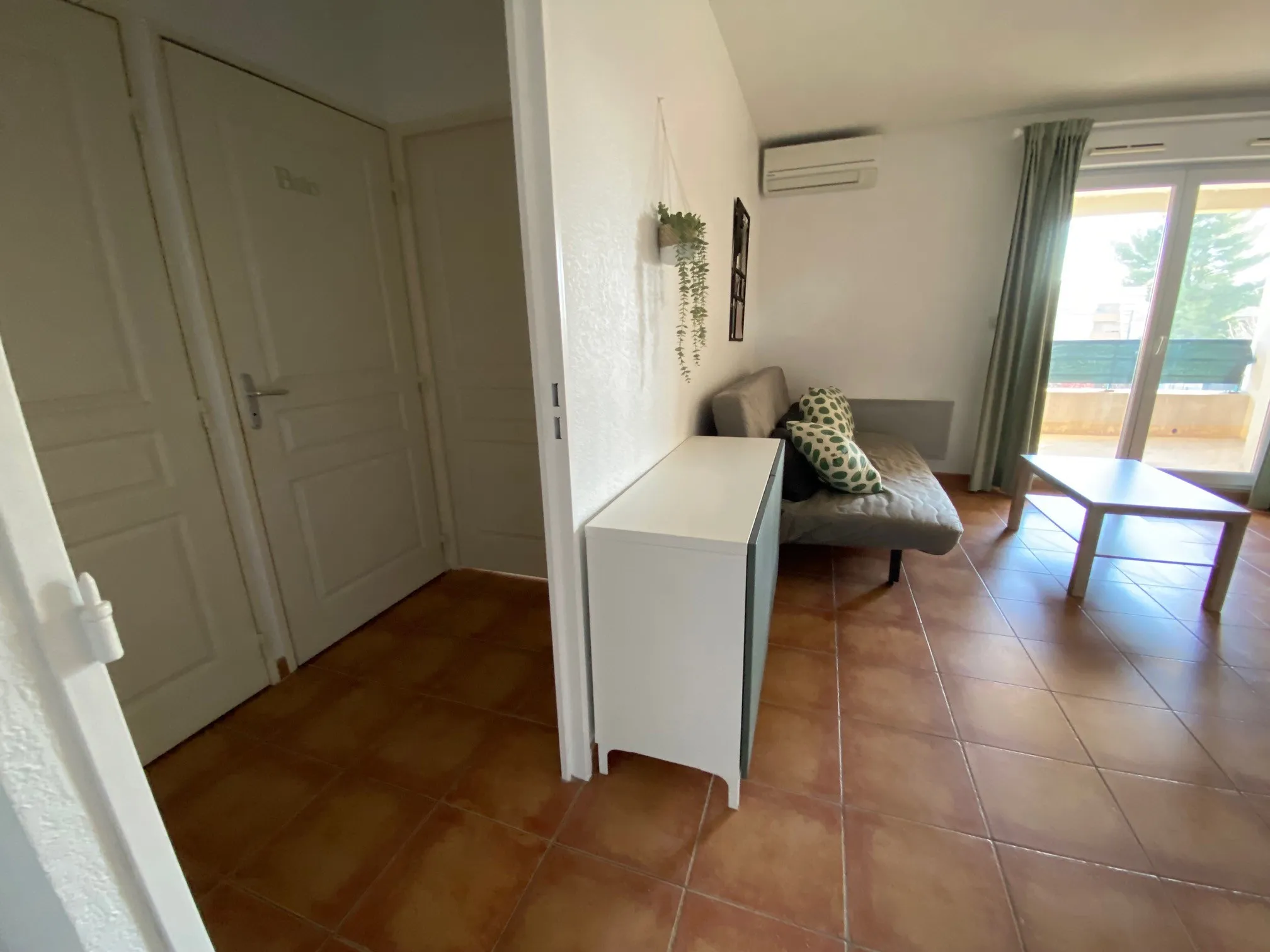 Appartement T2 47m2 avec terrasse et parking à Nimes 