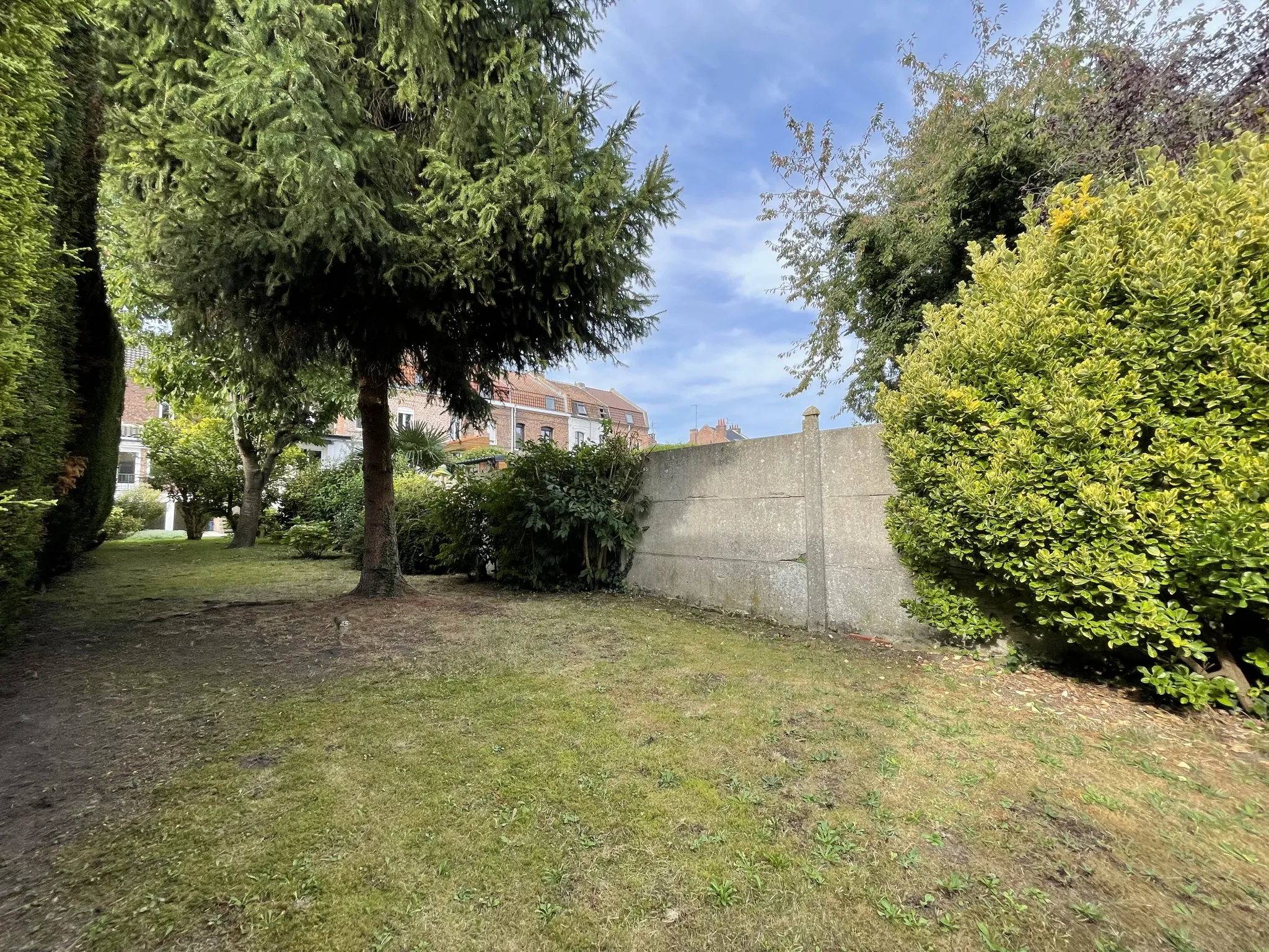 Maison à Douai avec jardin arboré 