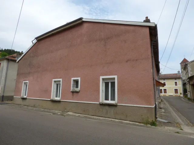 Maison de village avec grange et dépendances à Vaucouleurs 