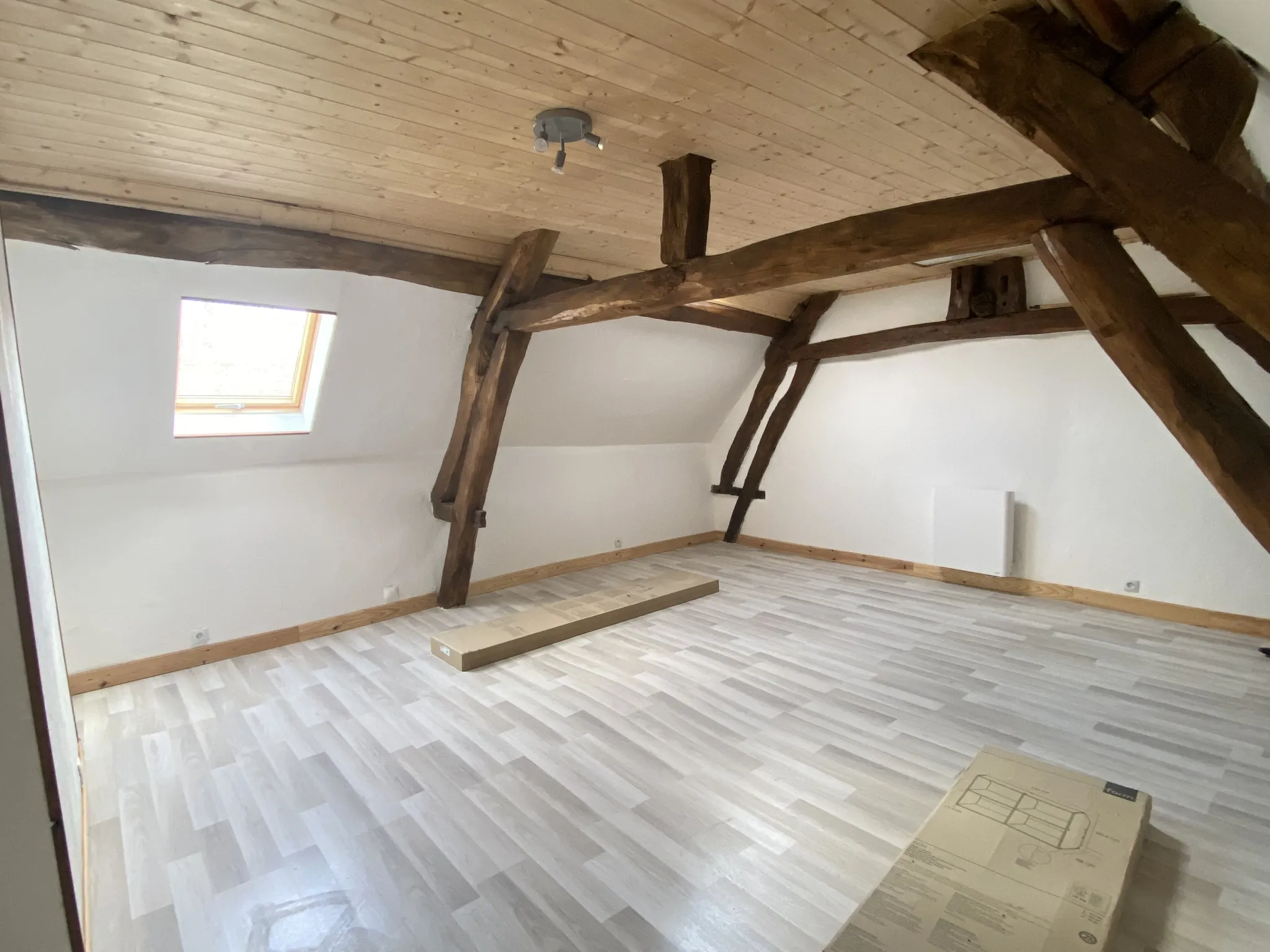 Maison de 135m2 à Champigny sur Yonne avec 3 chambres et un potentiel de 100m2 