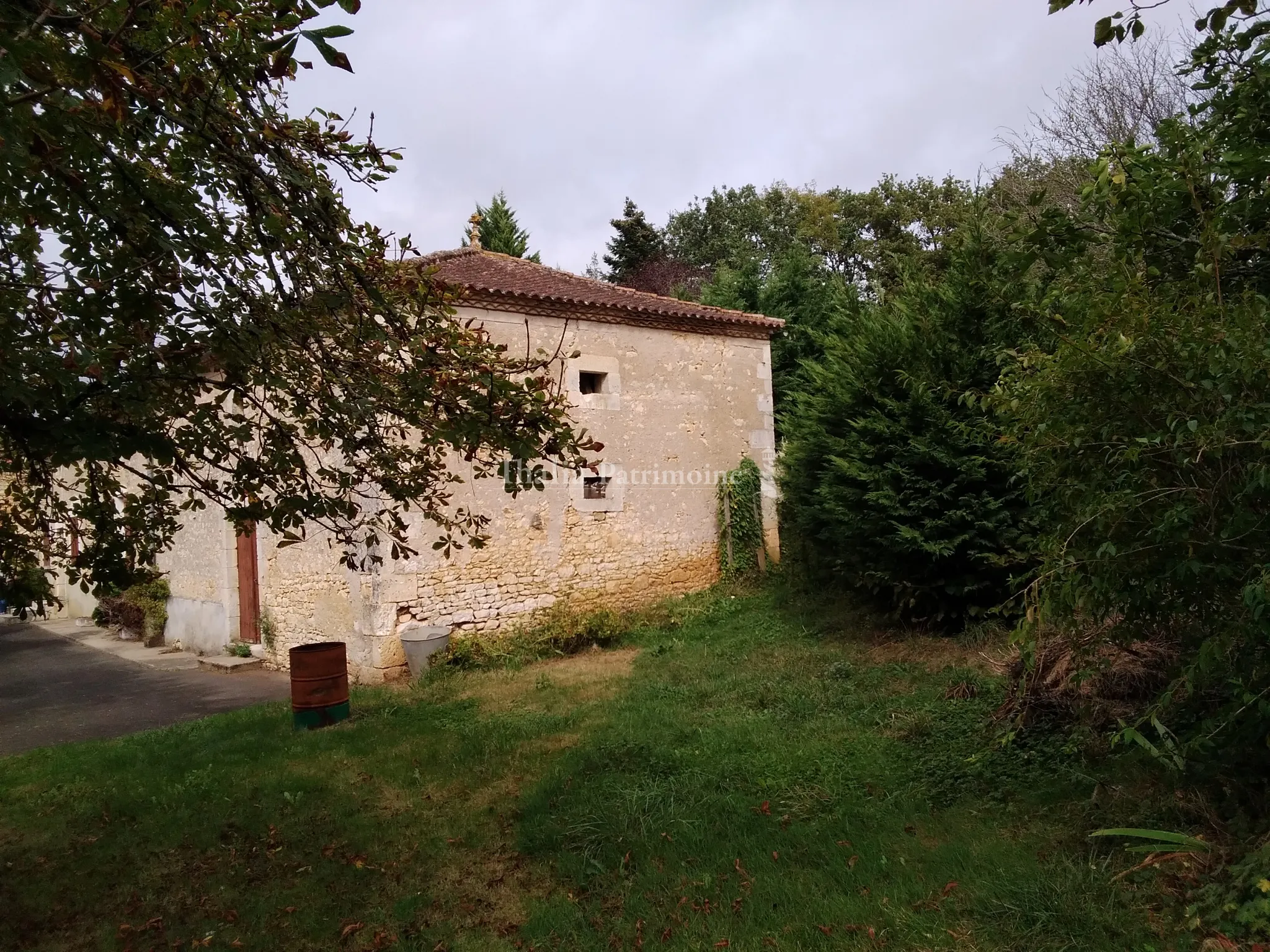 Fermette à rénover - 4700 m² de terrain 