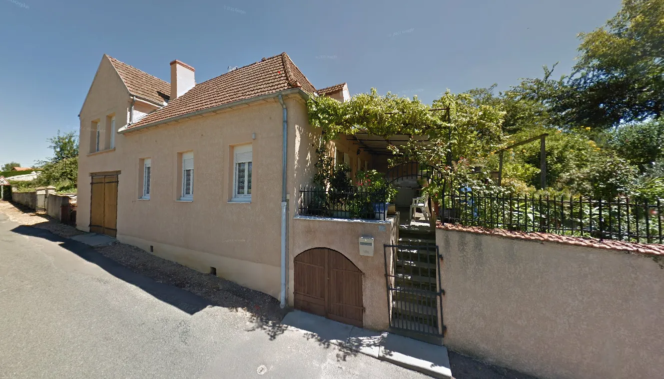 Maison de village à Digoin avec jardin et terrasse couverte 