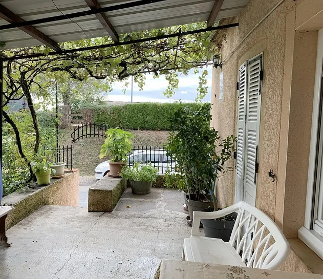 Maison de village à Digoin avec jardin et terrasse couverte 