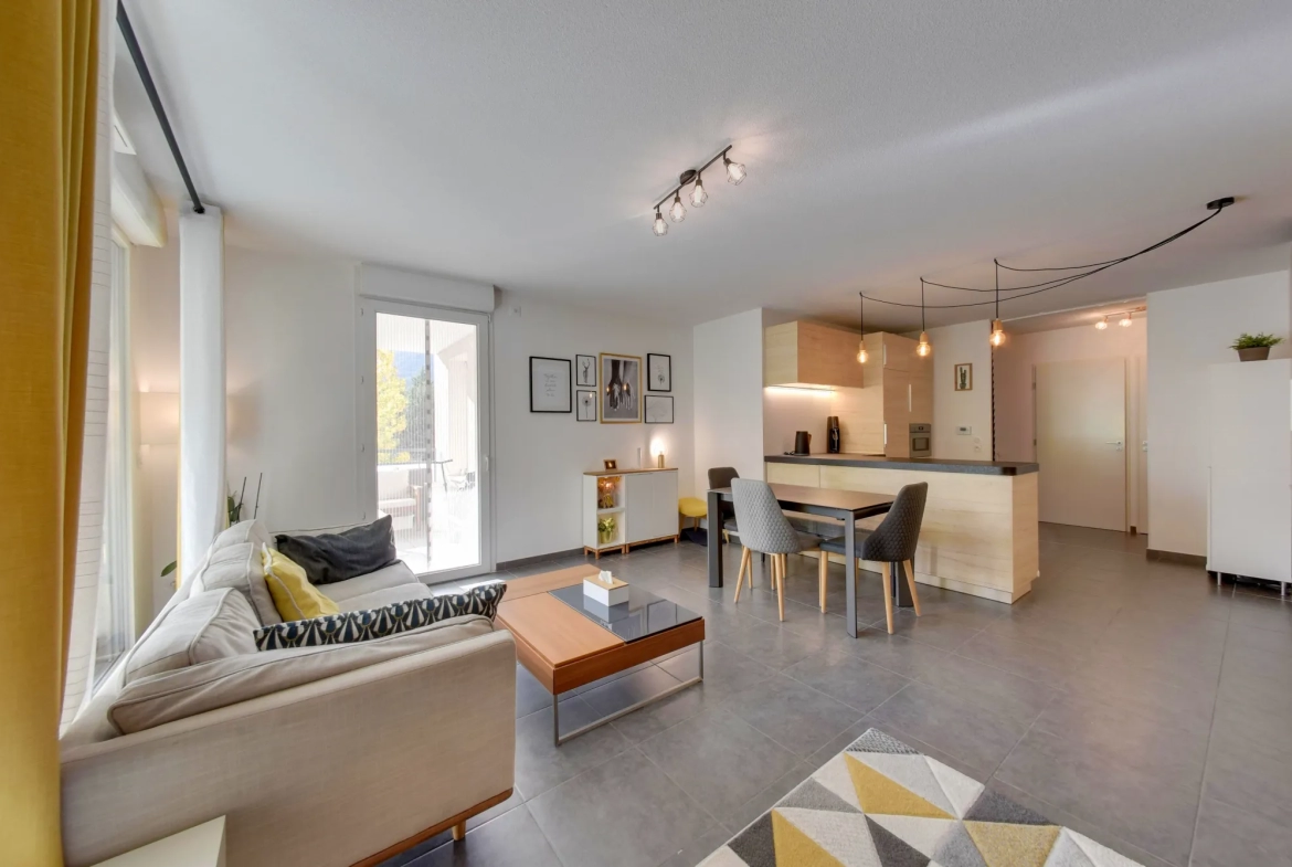 Quartier Prédieu, bel appartement récent 4 pièces et cuisine 