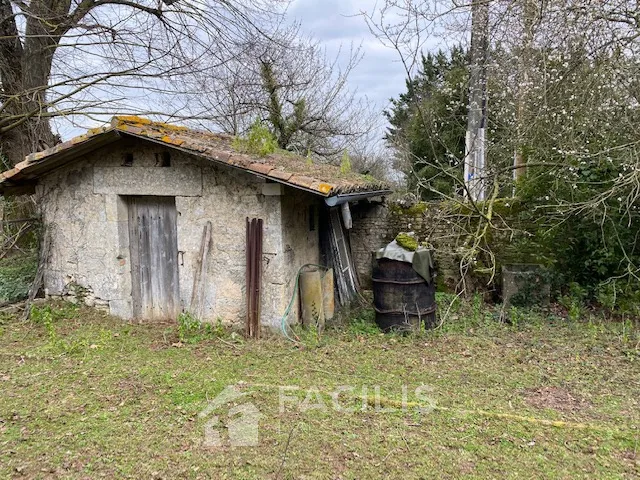 Terrain constructible avec box à chevaux 