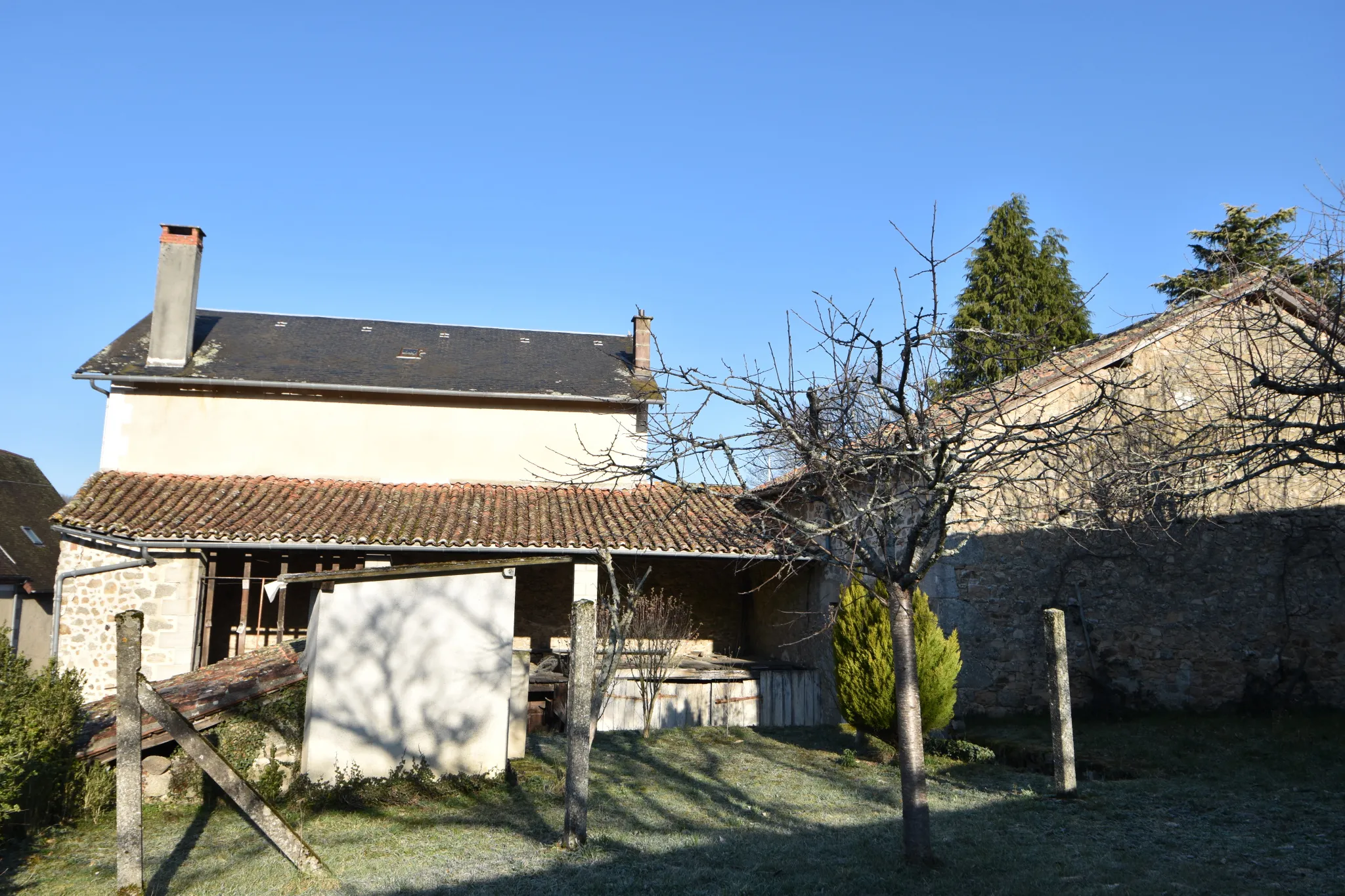 Grande maison familiale sur 2 étages au cœur d'un village - Busserolles 