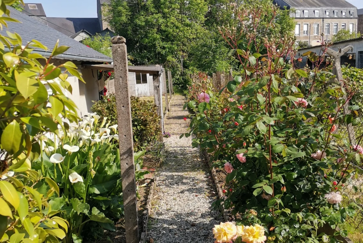 Maison centre-ville de Flers avec jardin arboré exposé sud 