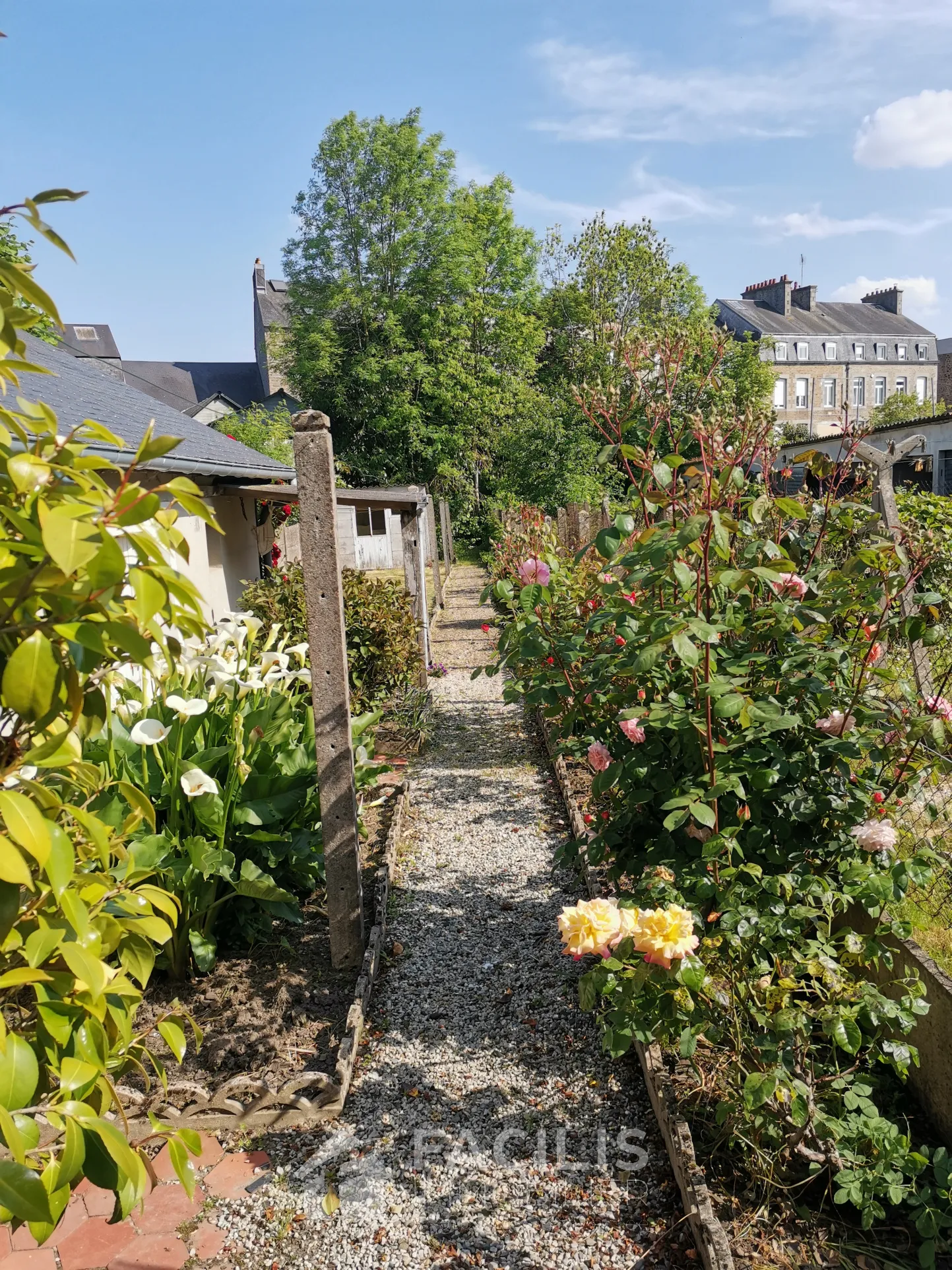 Maison centre-ville de Flers avec jardin arboré exposé sud 