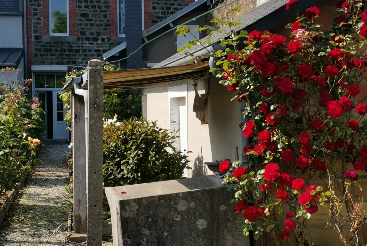 Maison centre-ville de Flers avec jardin arboré exposé sud 