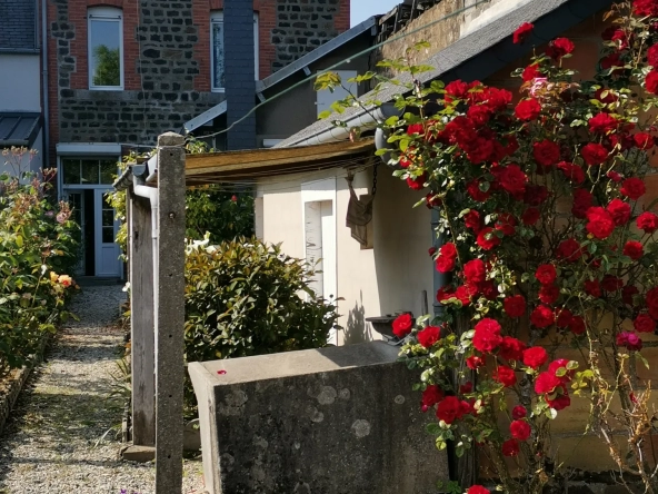 Maison centre-ville de Flers avec jardin arboré exposé sud