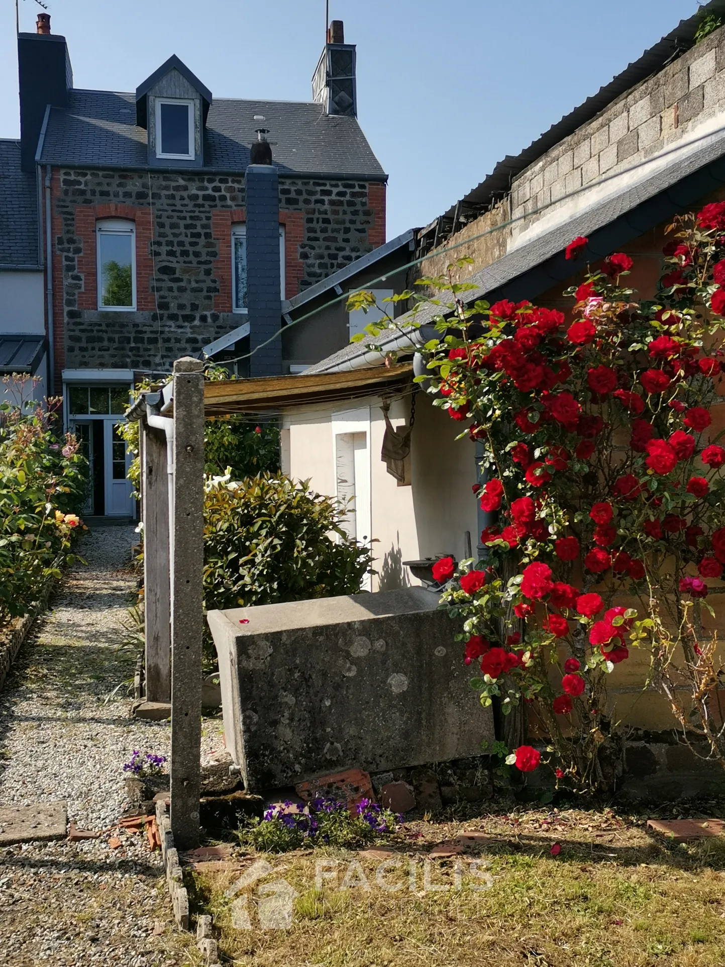 Maison centre-ville de Flers avec jardin arboré exposé sud 