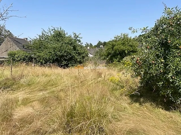 Terrain à bâtir au cœur d'un bourg proche de Pontivy