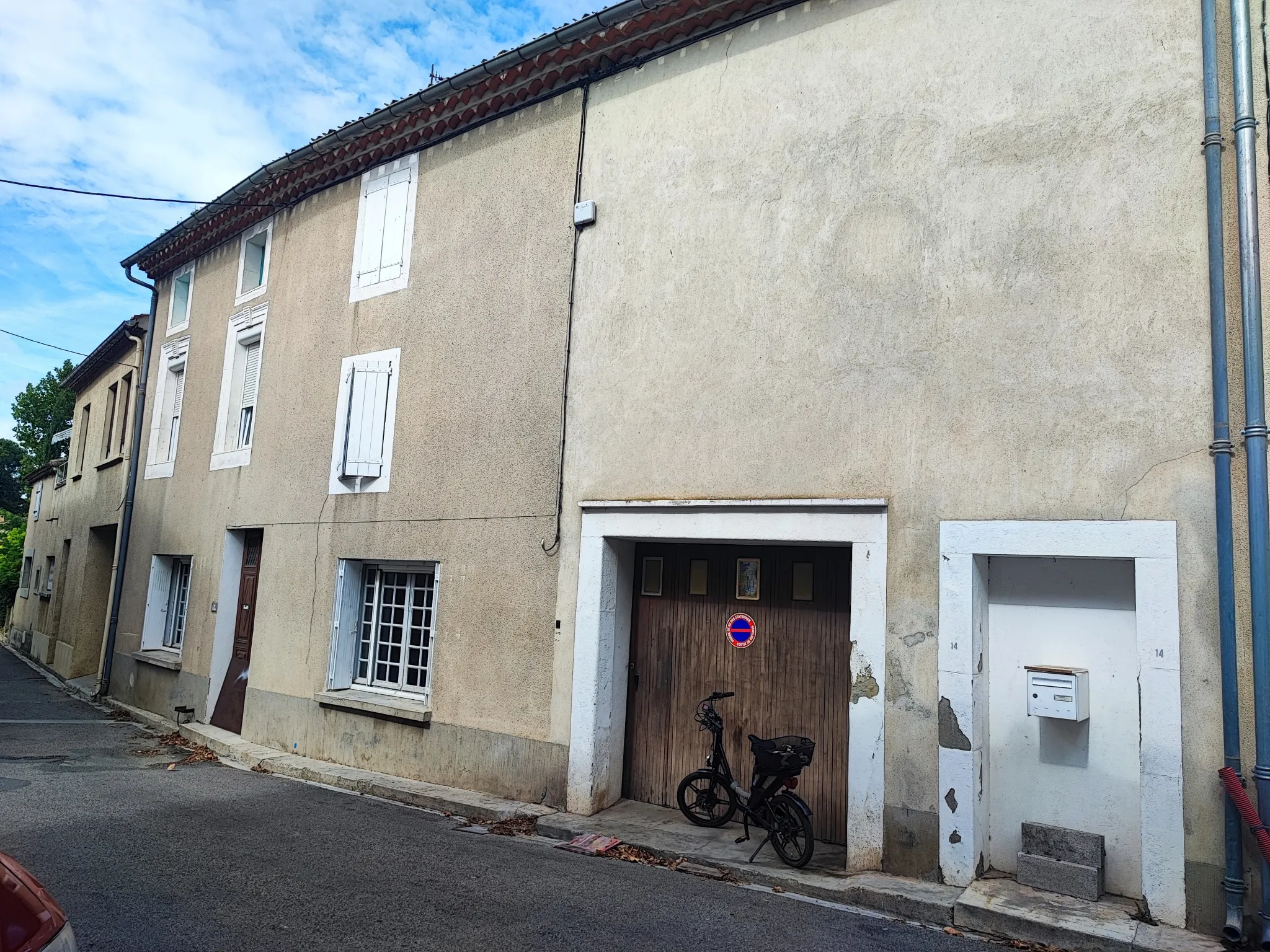 Maison de village à rénover avec terrasse et garage 