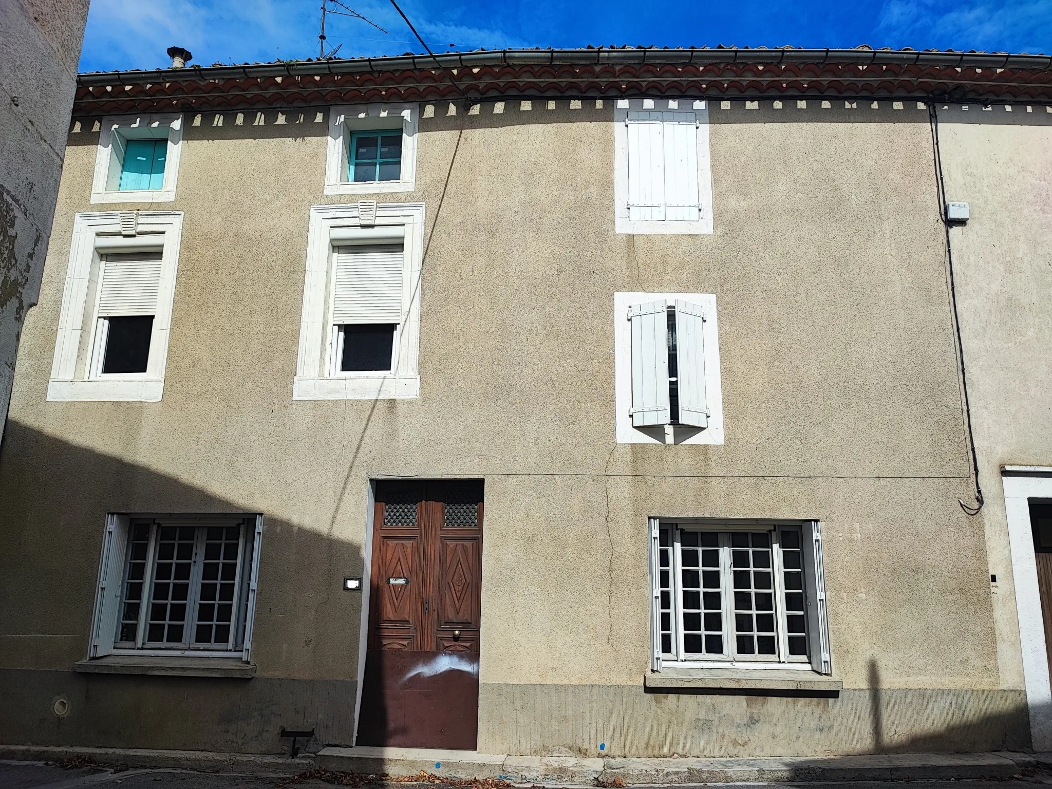 Maison de village à rénover avec terrasse et garage 