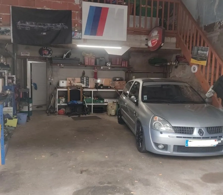 Maison de village à rénover avec terrasse et garage 