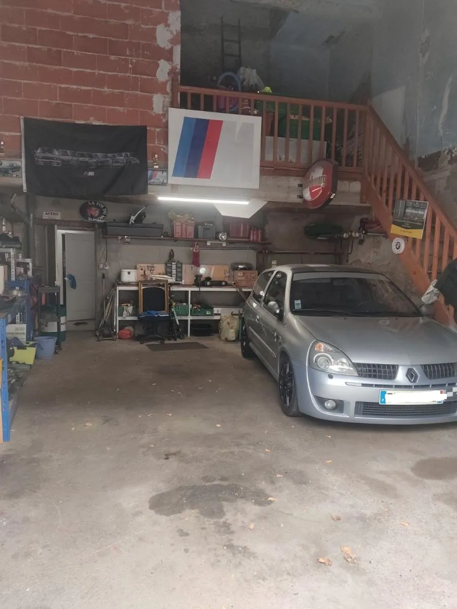 Maison de village à rénover avec terrasse et garage 