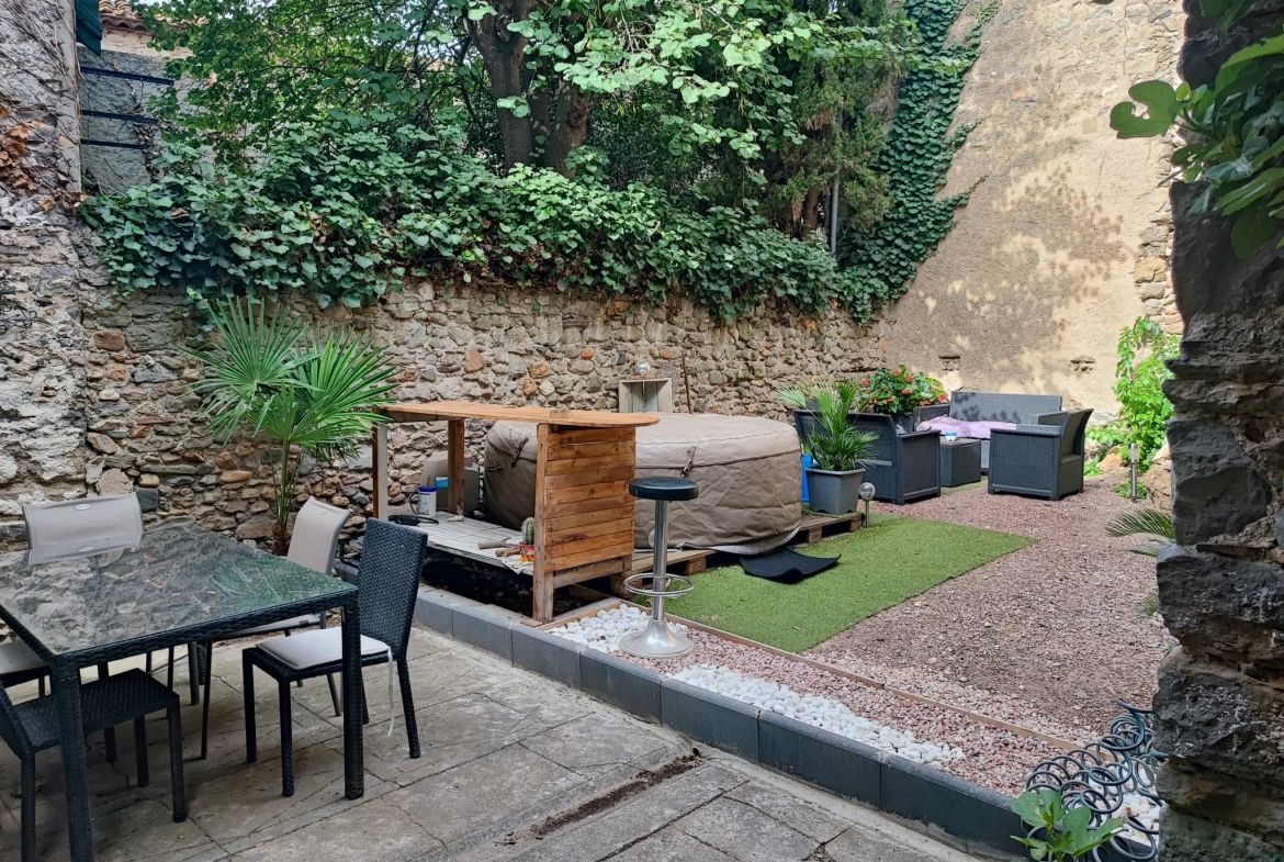 Maison de village à rénover avec terrasse et garage 