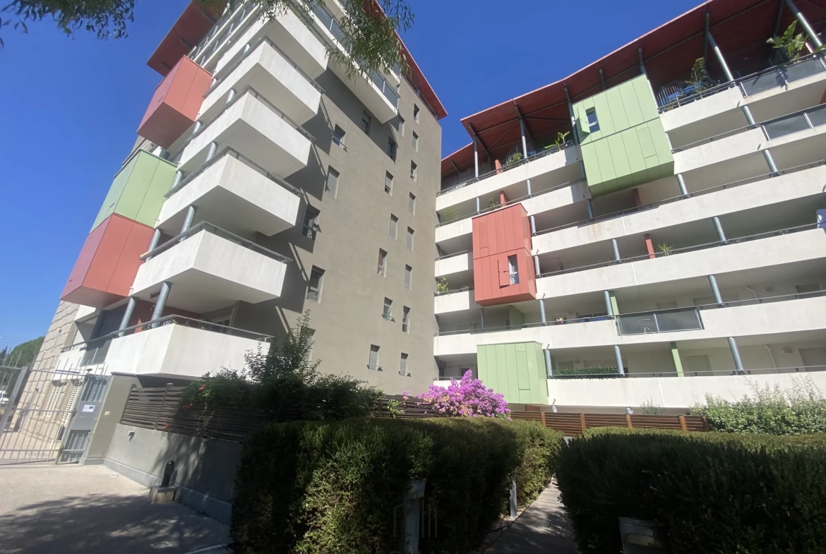 Vente T3 de 64m2 avec loggia et place de parking privé sécurisée à Montpellier 