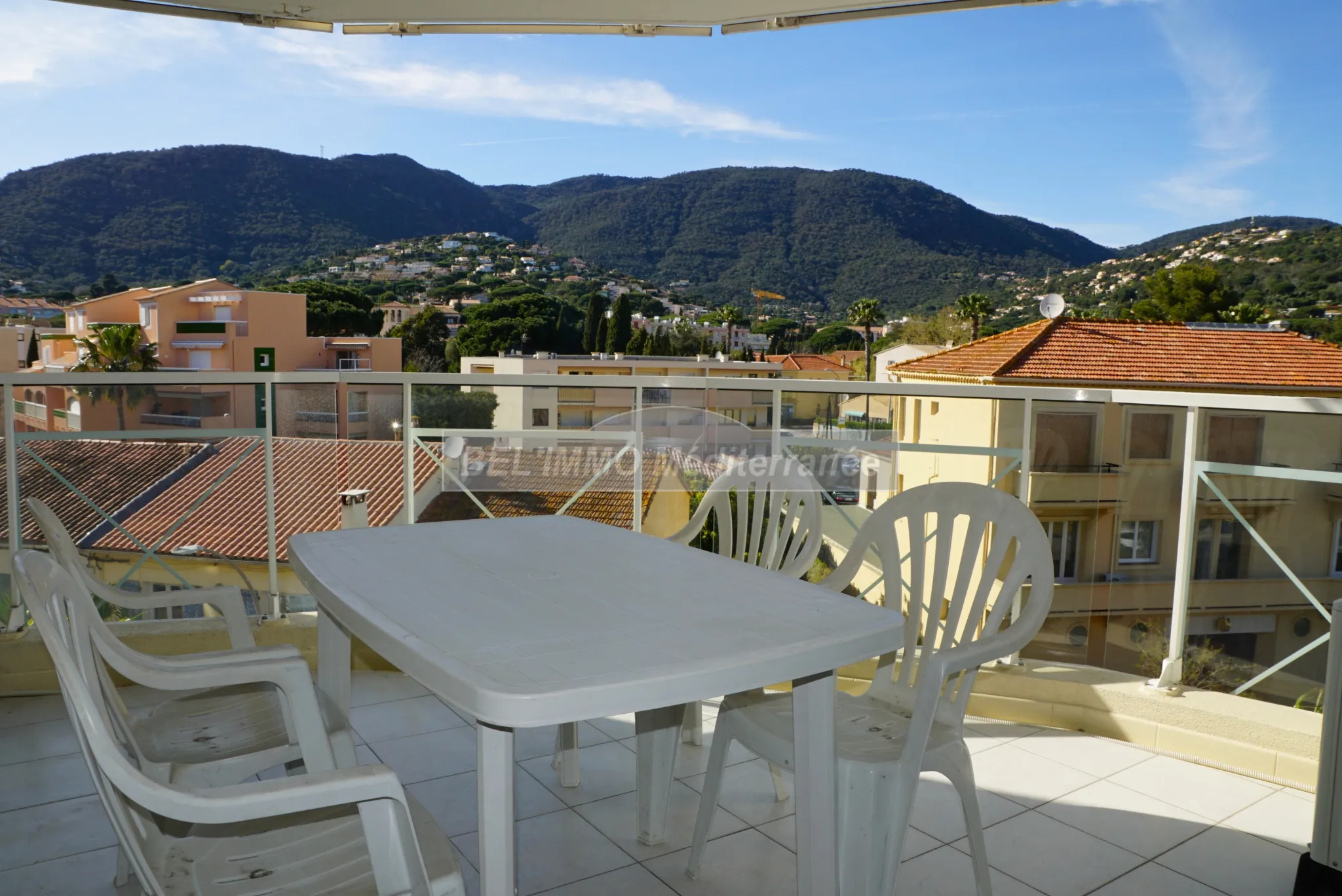 Appartement F2 Lumineux avec Vue sur les Collines - Cavalaire-sur-mer 