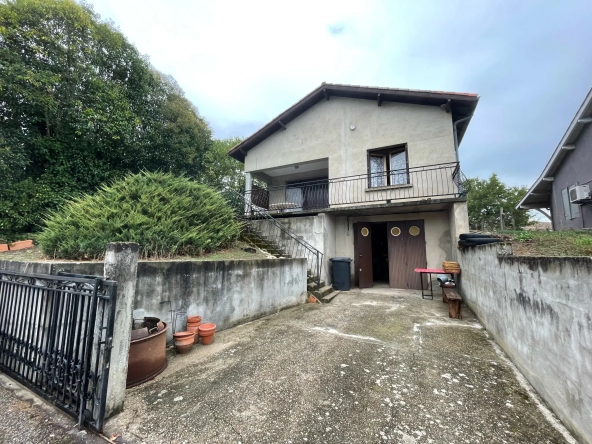 Maison de 96m2 à vendre au centre du village de Montauban