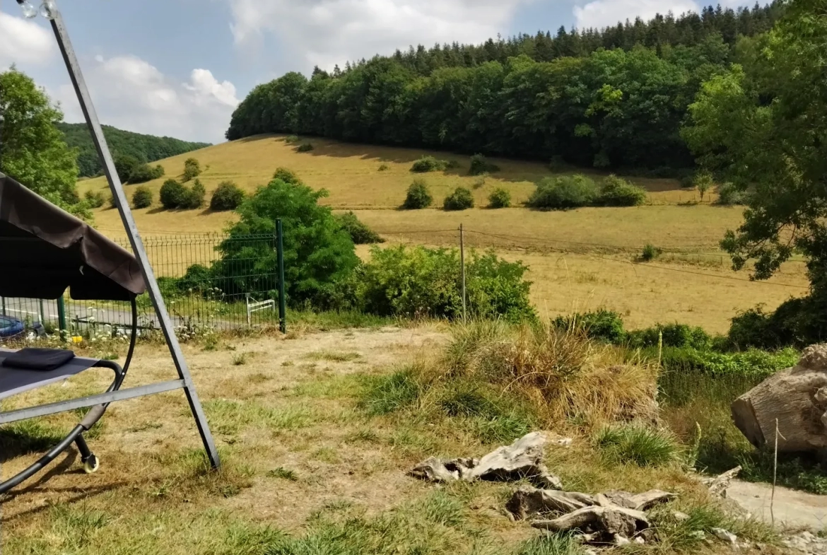 Ensemble immobilier idéal pour un projet professionnel à St Germain la Campagne 