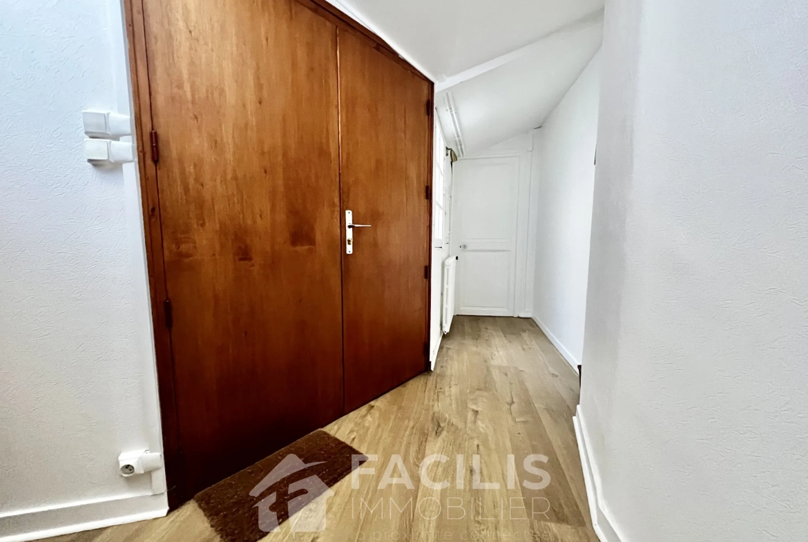 Appartement à rénover en plein cœur de Poitiers - 133 m2 - 4 chambres - 1 place de parking couvert 