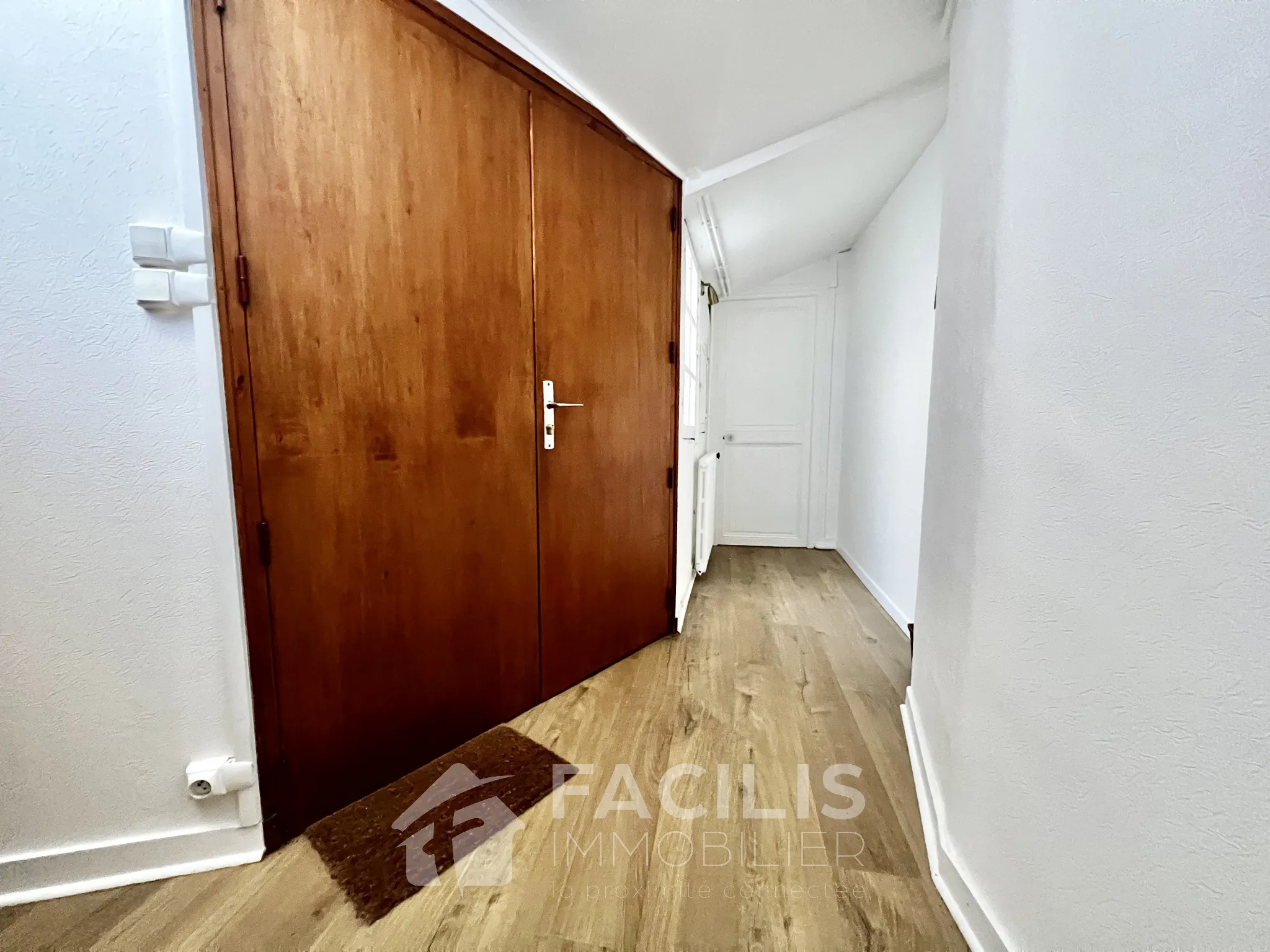 Appartement à rénover en plein cœur de Poitiers - 133 m2 - 4 chambres - 1 place de parking couvert 