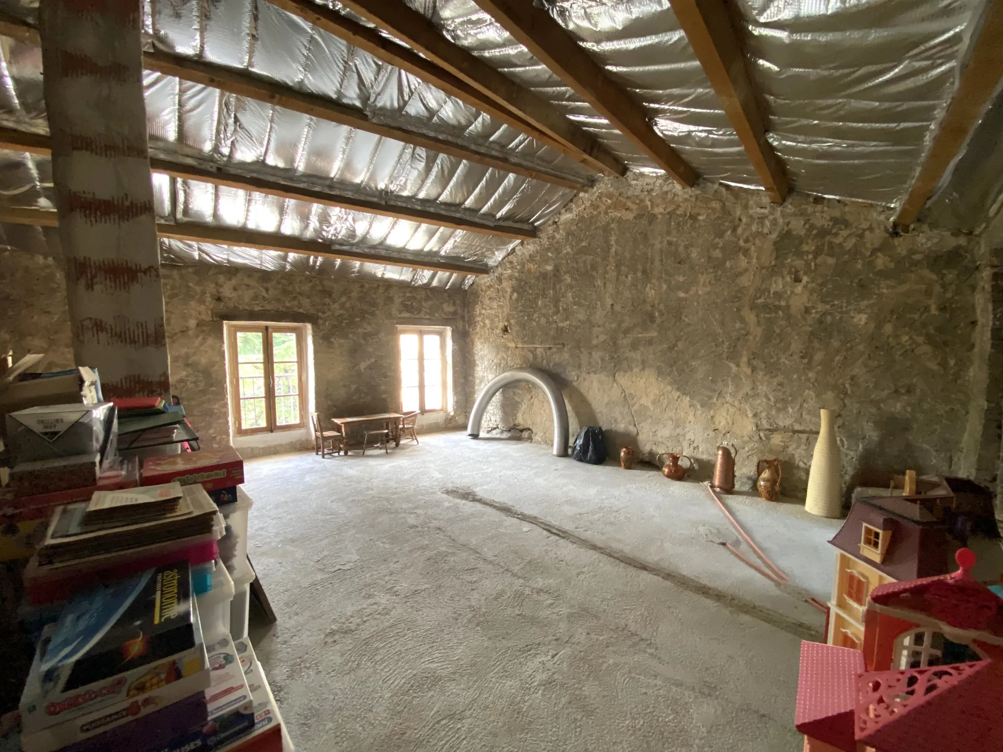 Maison de charme à Mondragon avec 3 chambres, garage, cave voutée, combles aménageables et cour 