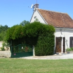 Petite maison avec dépendances et jardin à Chabris