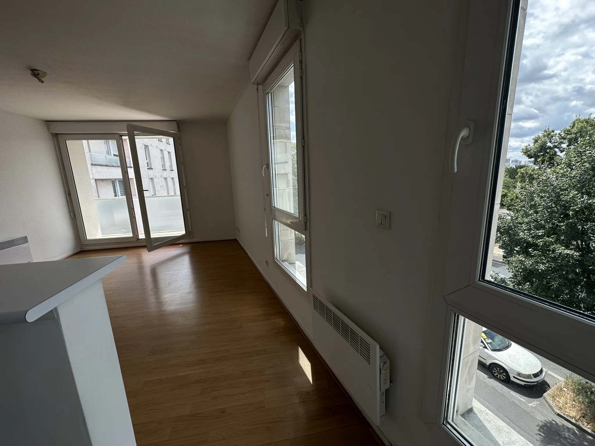 Créteil - Bel appartement deux pièces avec balcon et parking 