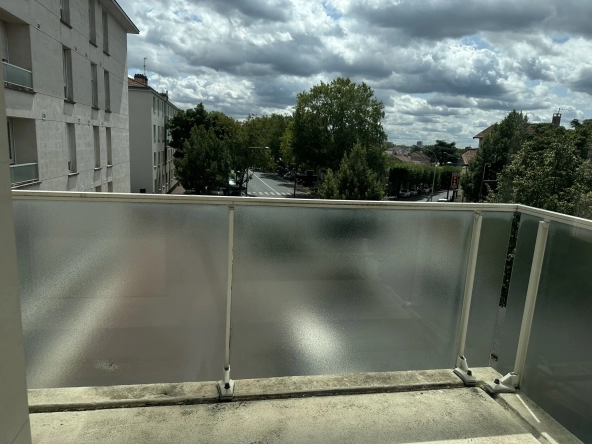 Créteil - Bel appartement deux pièces avec balcon et parking