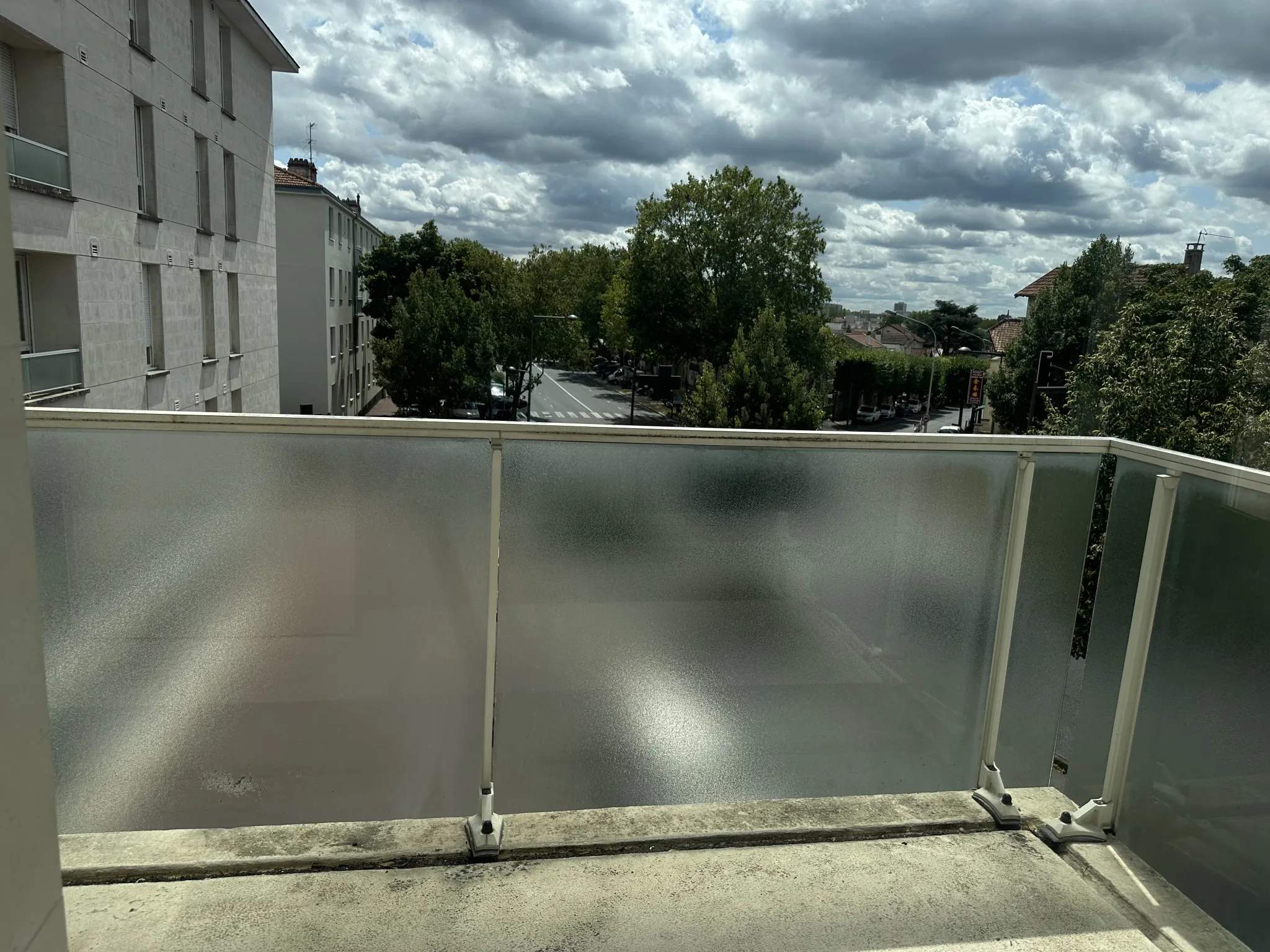 Créteil - Bel appartement deux pièces avec balcon et parking 