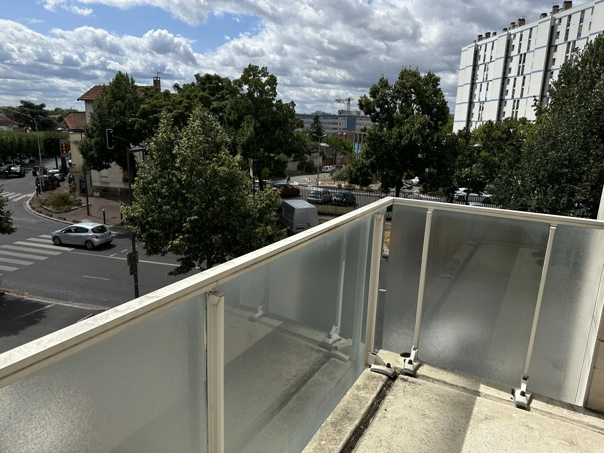 Créteil - Bel appartement deux pièces avec balcon et parking 