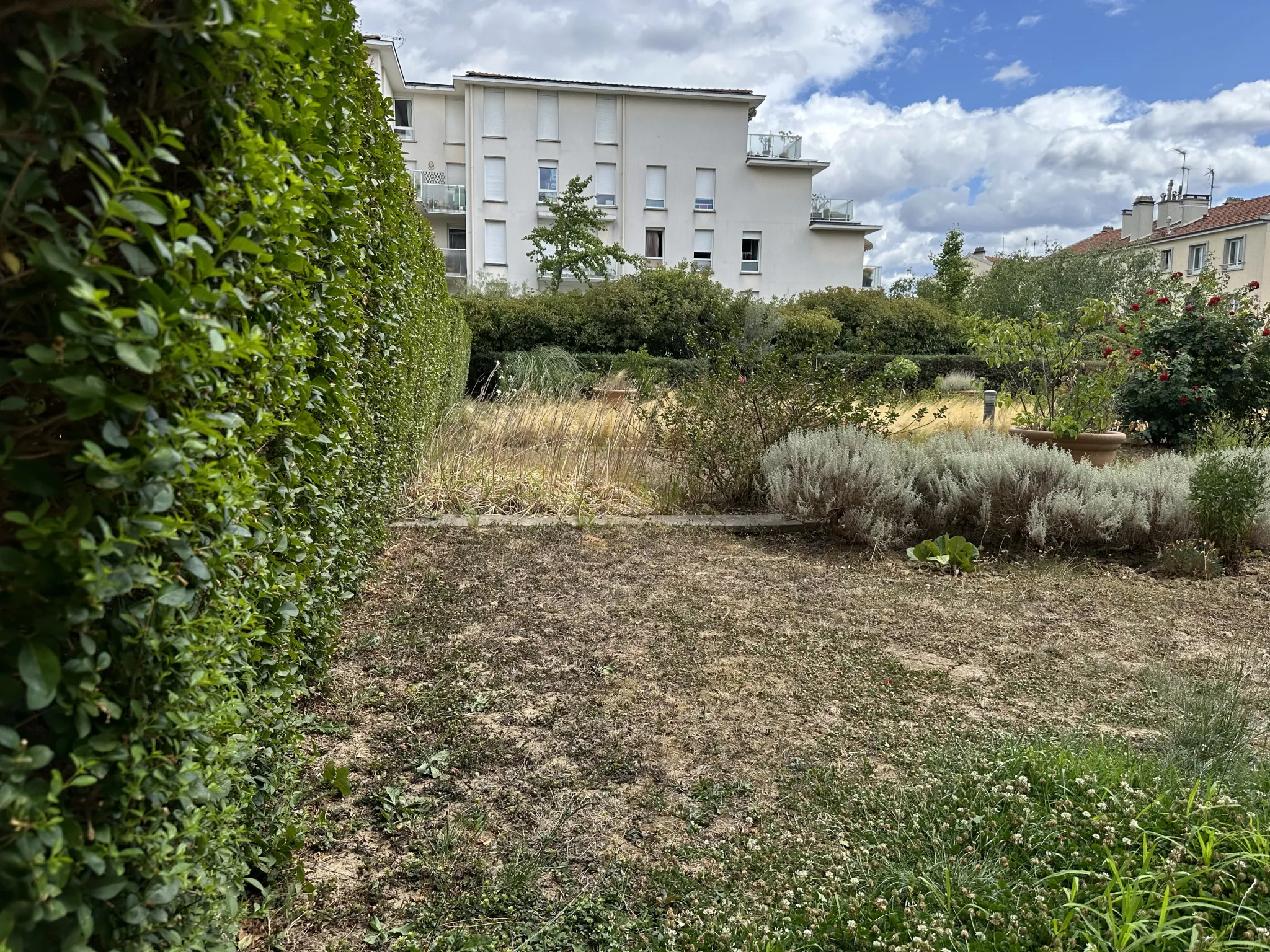 Créteil - Bel appartement deux pièces avec balcon et parking 