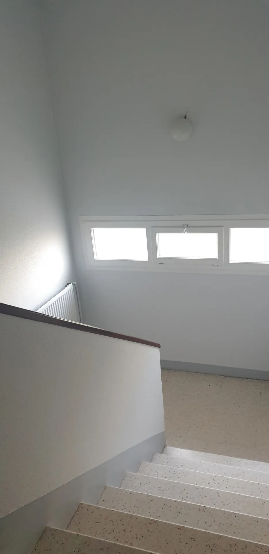 Appartement Lumineux avec Grand Balcon et Parking Privé à Caen 