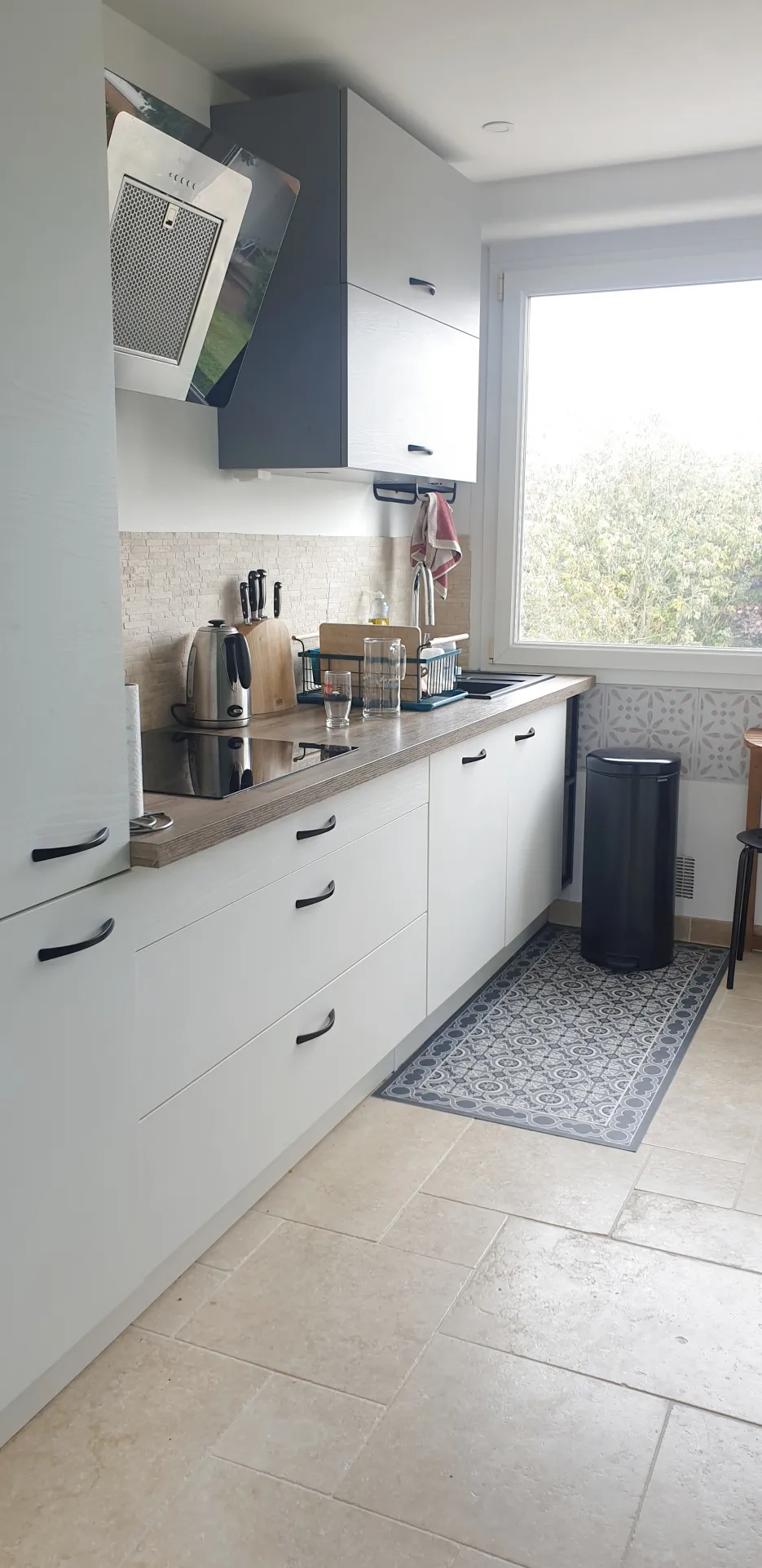 Appartement Lumineux avec Grand Balcon et Parking Privé à Caen 