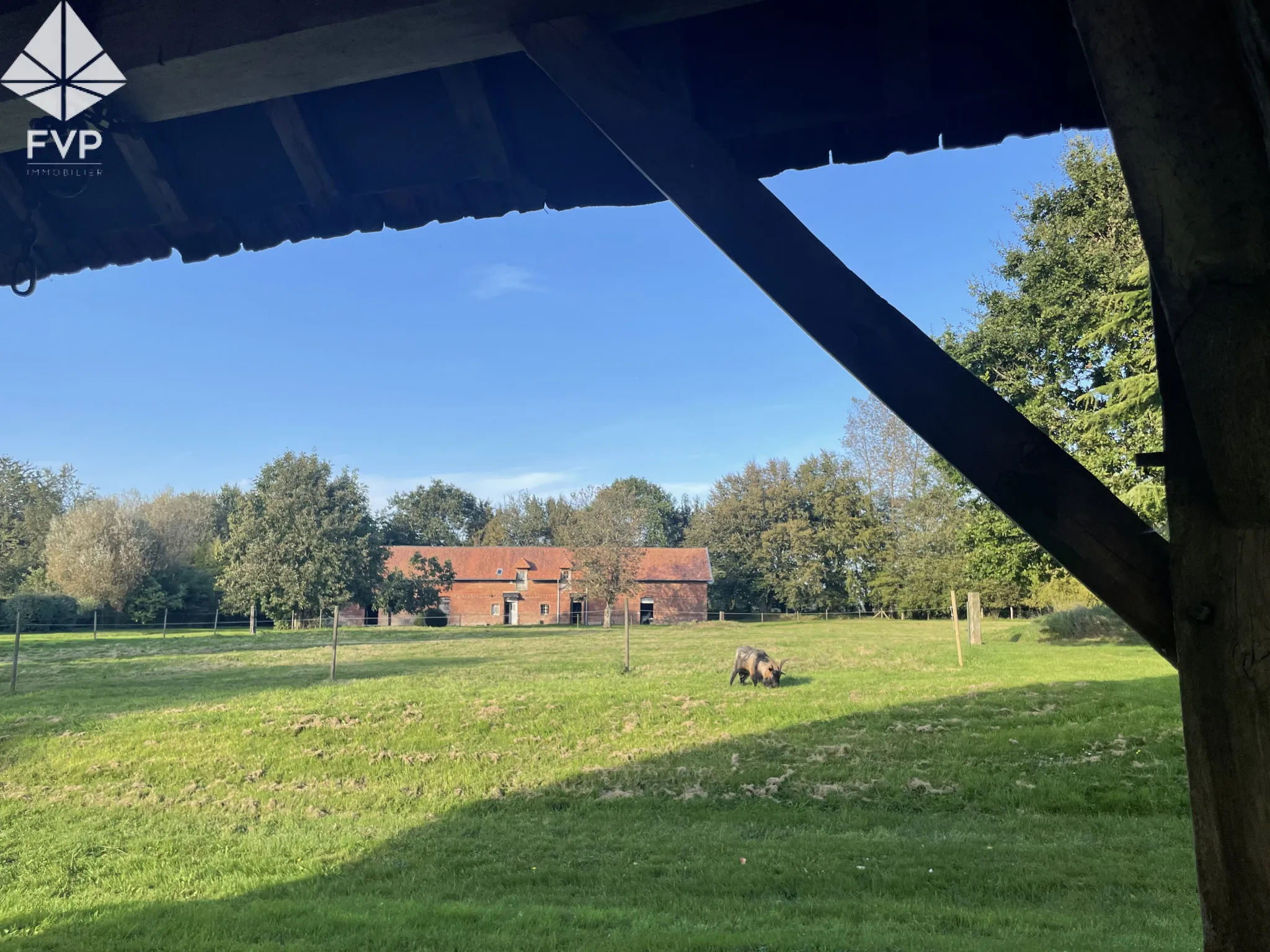 Bâtisse de 295m2 au sol sur 1ha7 