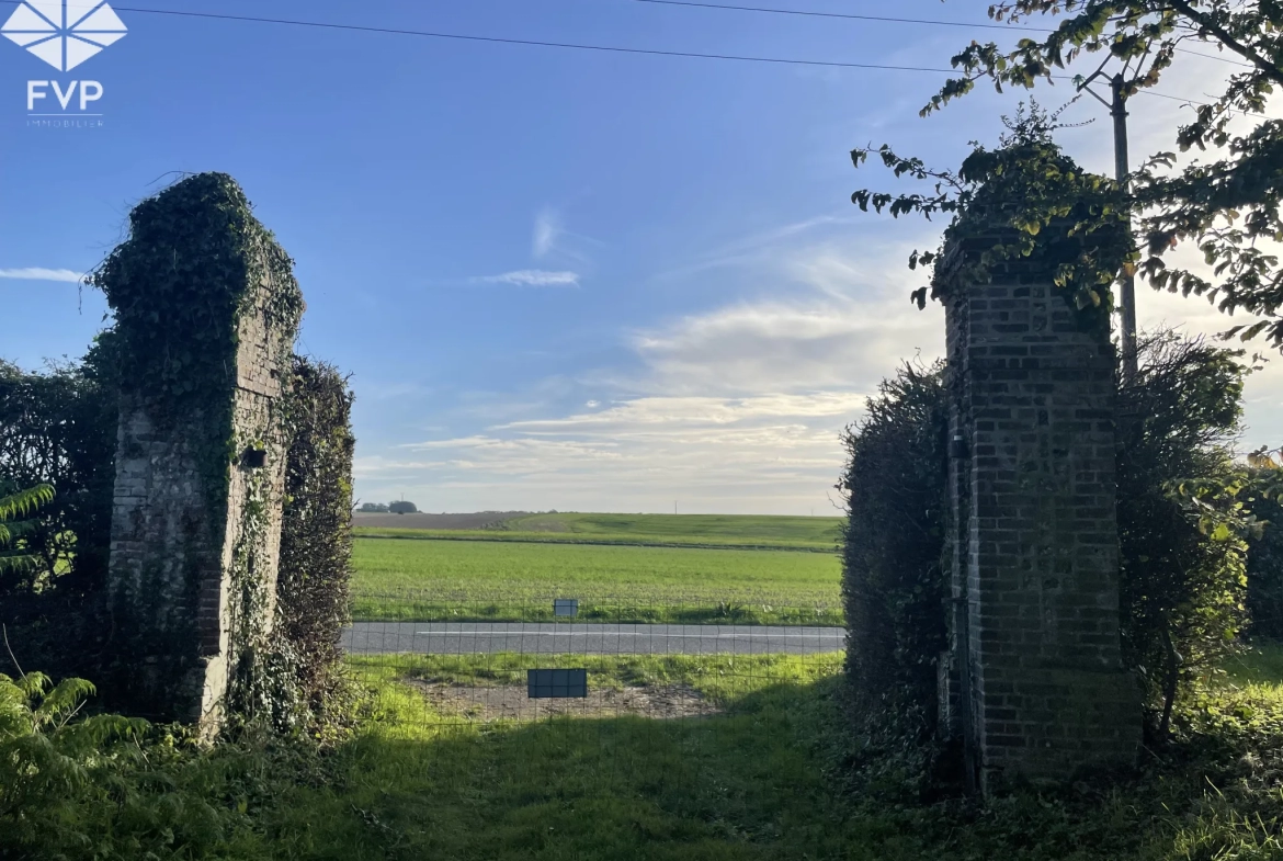 Bâtisse de 295m2 au sol sur 1ha7 