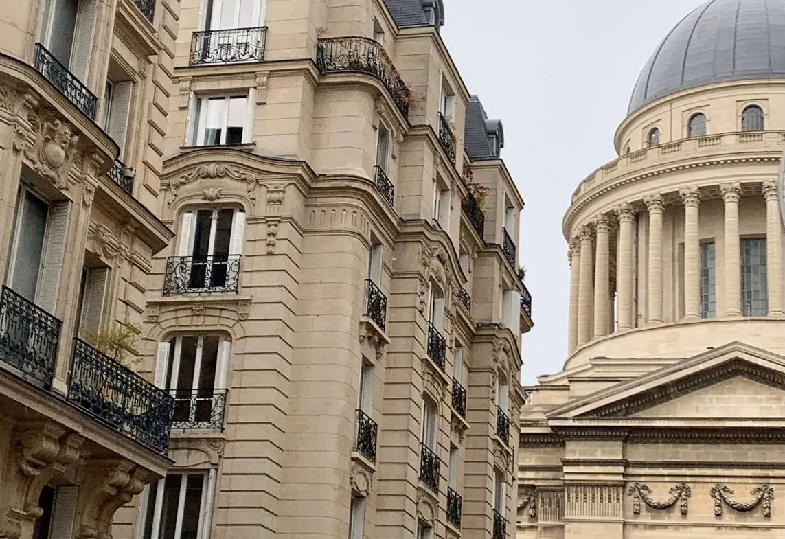 Studette au dernier étage avec vue dégagée sur le Panthéon à vendre à Paris 75005 