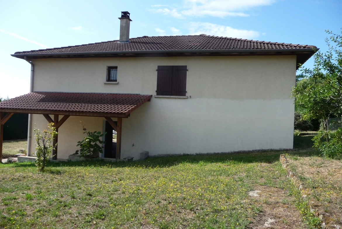 Maison années 80 avec balcon et terrasse à Ecotay L'Olme 