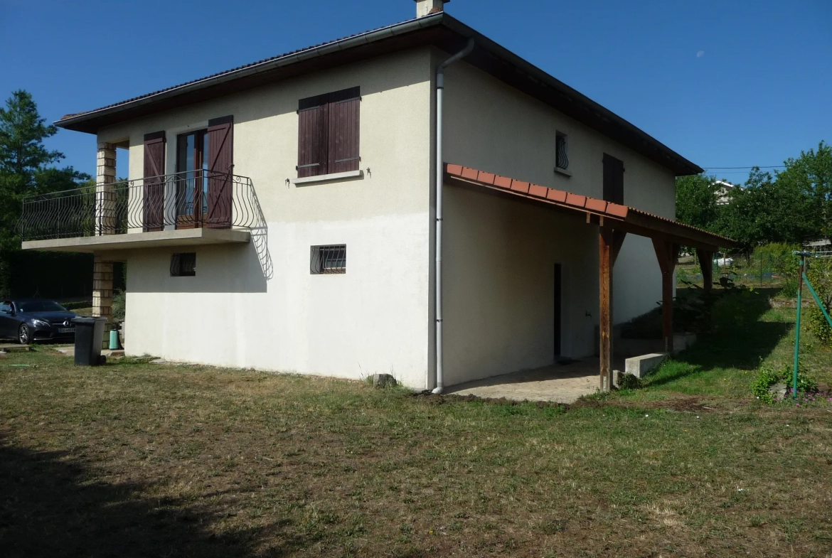 Maison années 80 avec balcon et terrasse à Ecotay L'Olme 