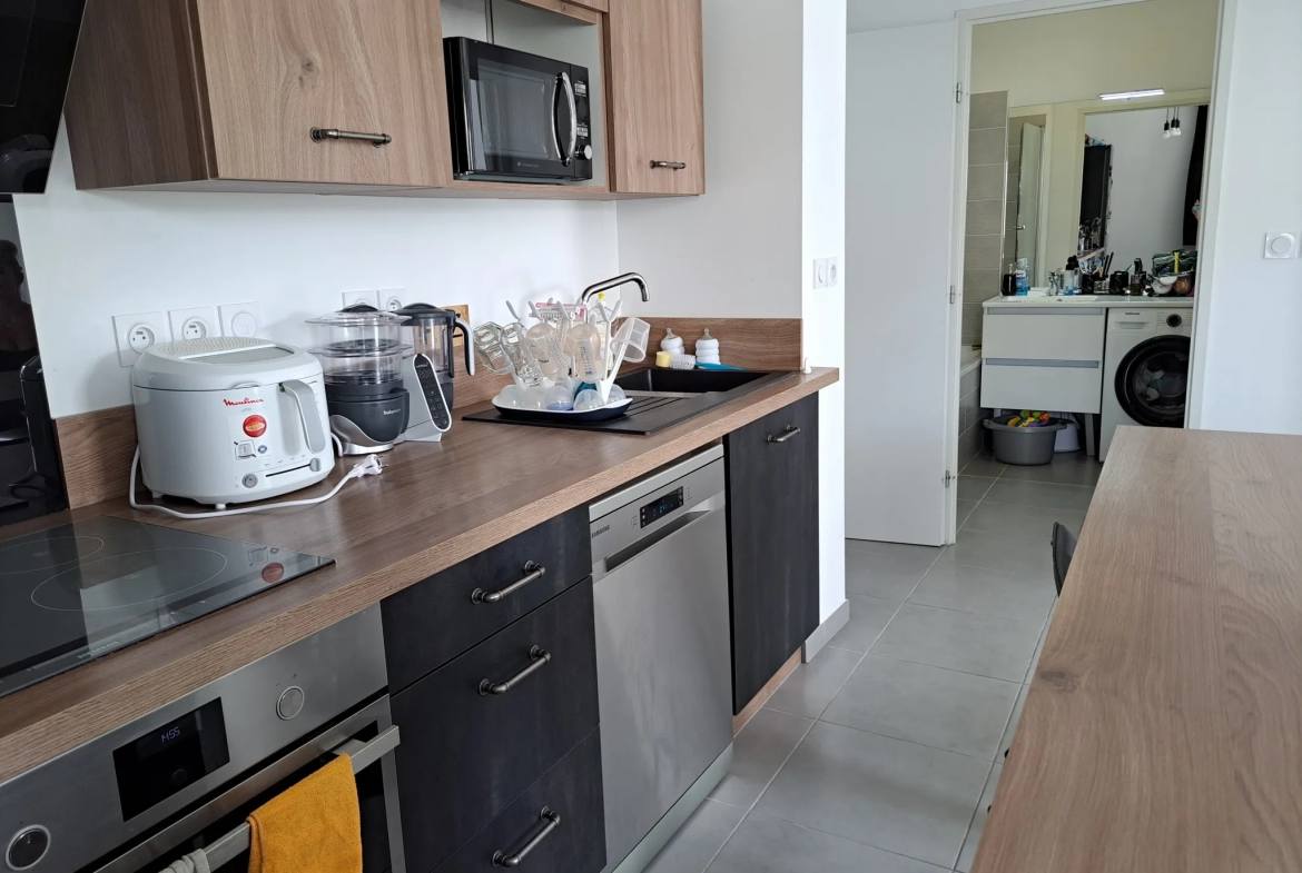 Appartement Type 3 avec Terrasse et 2 Places de Stationnement à Meyreuil 13590 