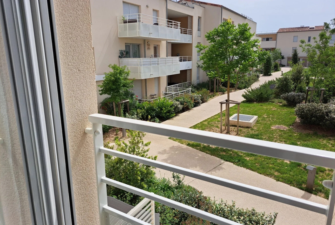 Appartement Type 3 avec Terrasse et 2 Places de Stationnement à Meyreuil 13590 