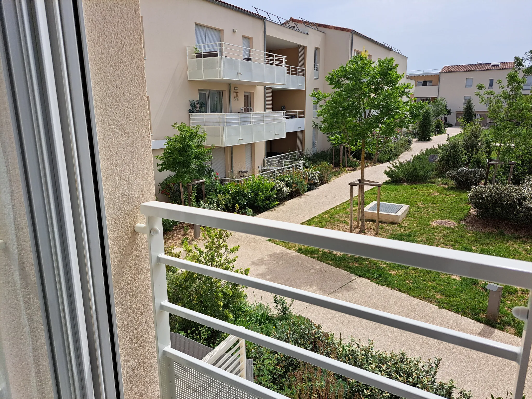 Appartement Type 3 avec Terrasse et 2 Places de Stationnement à Meyreuil 13590 