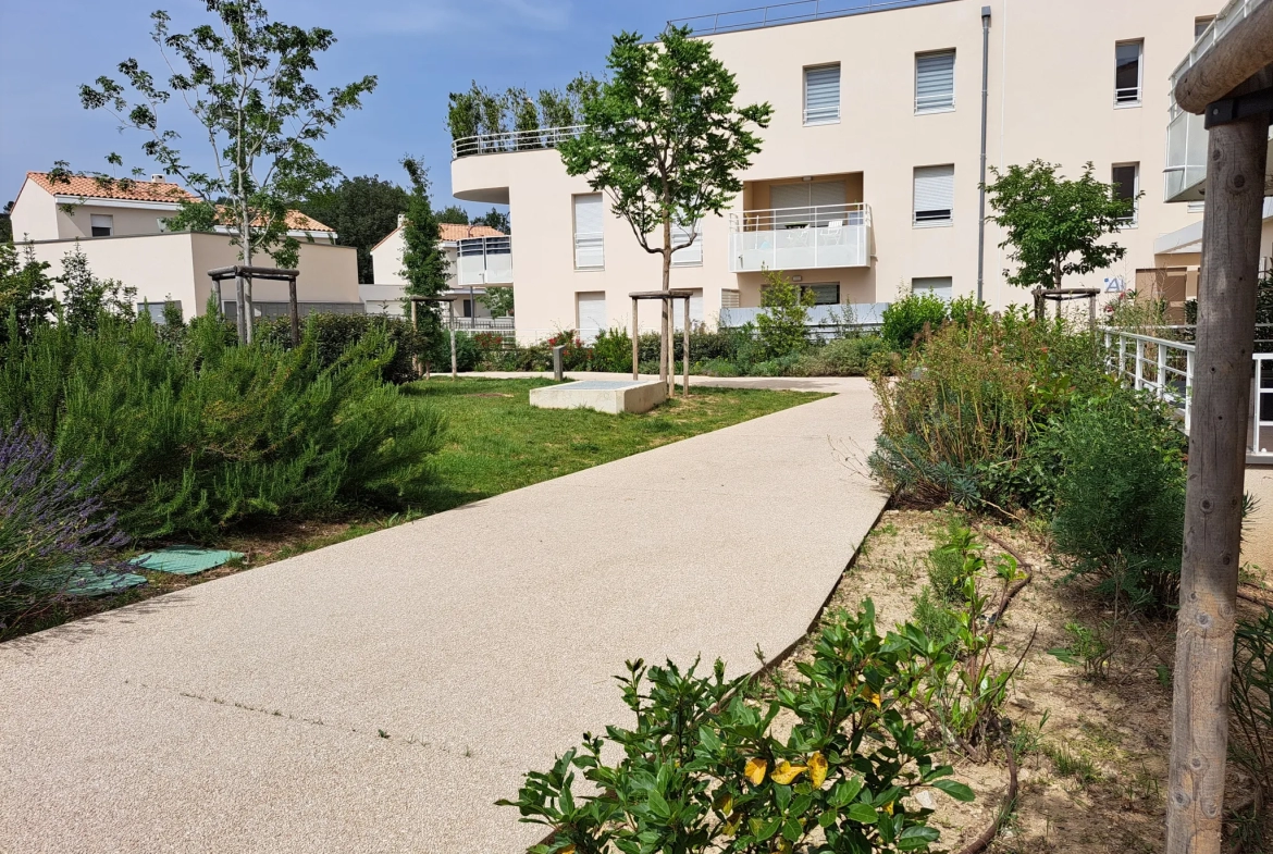 Appartement Type 3 avec Terrasse et 2 Places de Stationnement à Meyreuil 13590 