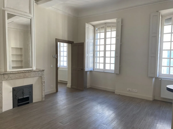 Bel appartement T2 de 56 m2 à Avignon Centre