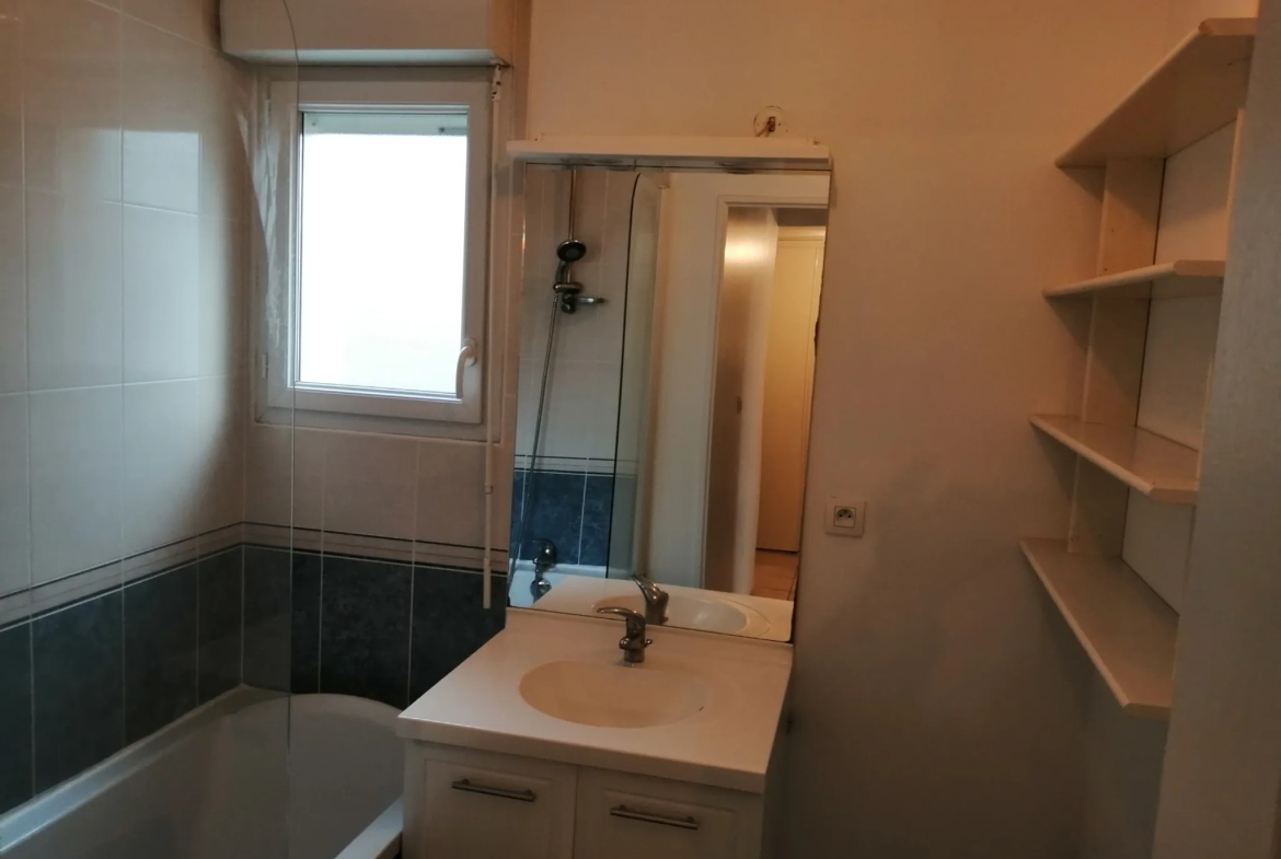 Appartement à Avrillé - 63 m2 avec 2 chambres, terrasse et garage 