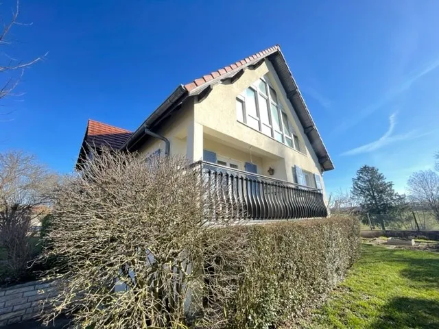 Maison à Fontaine avec jardin, piscine et garage 