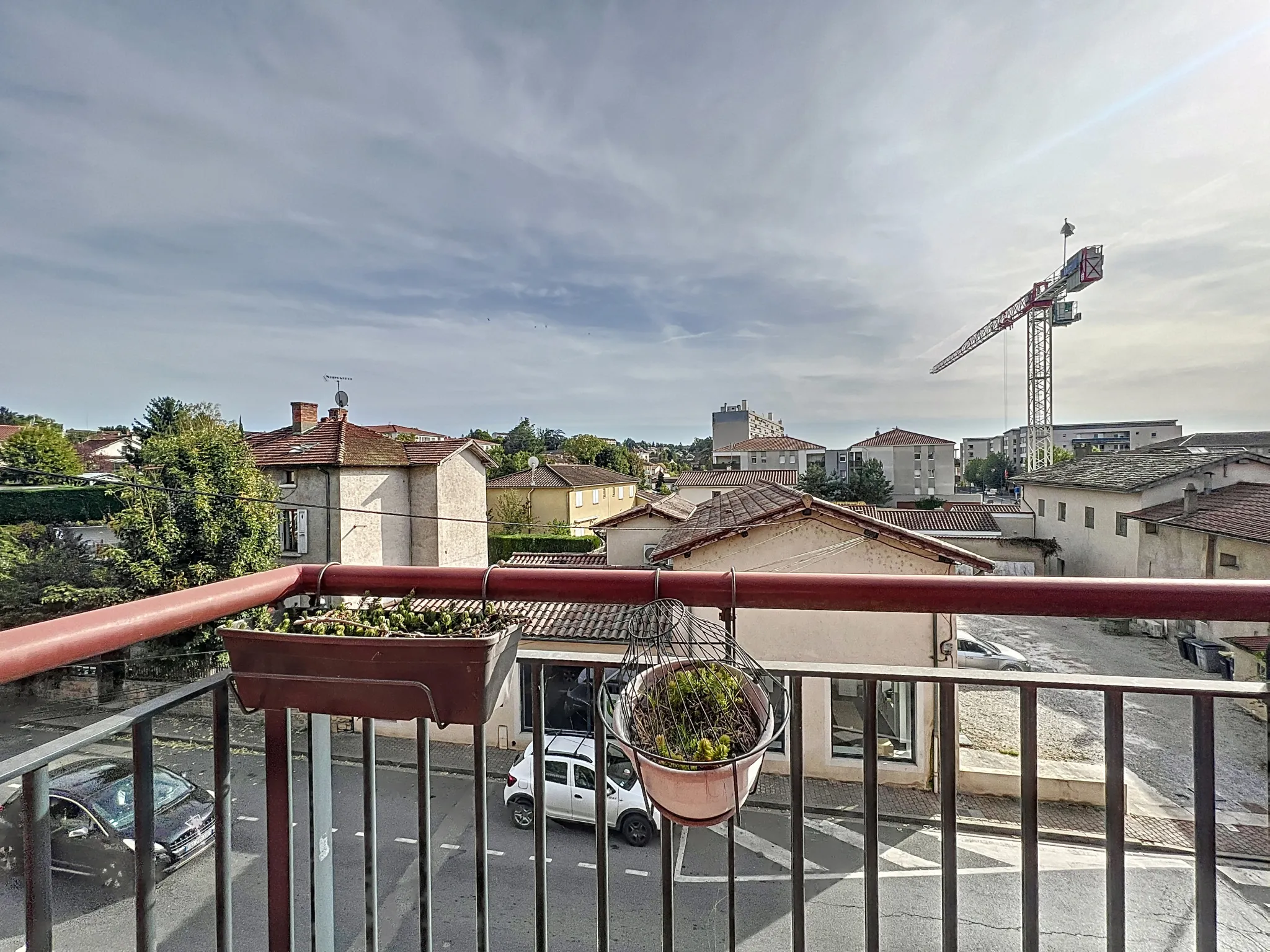 Appartement T2 en duplex - Hyper Centre JASSANS - 56m2 - Garage double + parking 