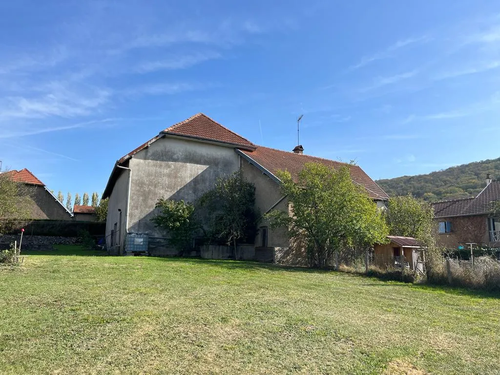 Maison avec beau potentiel 